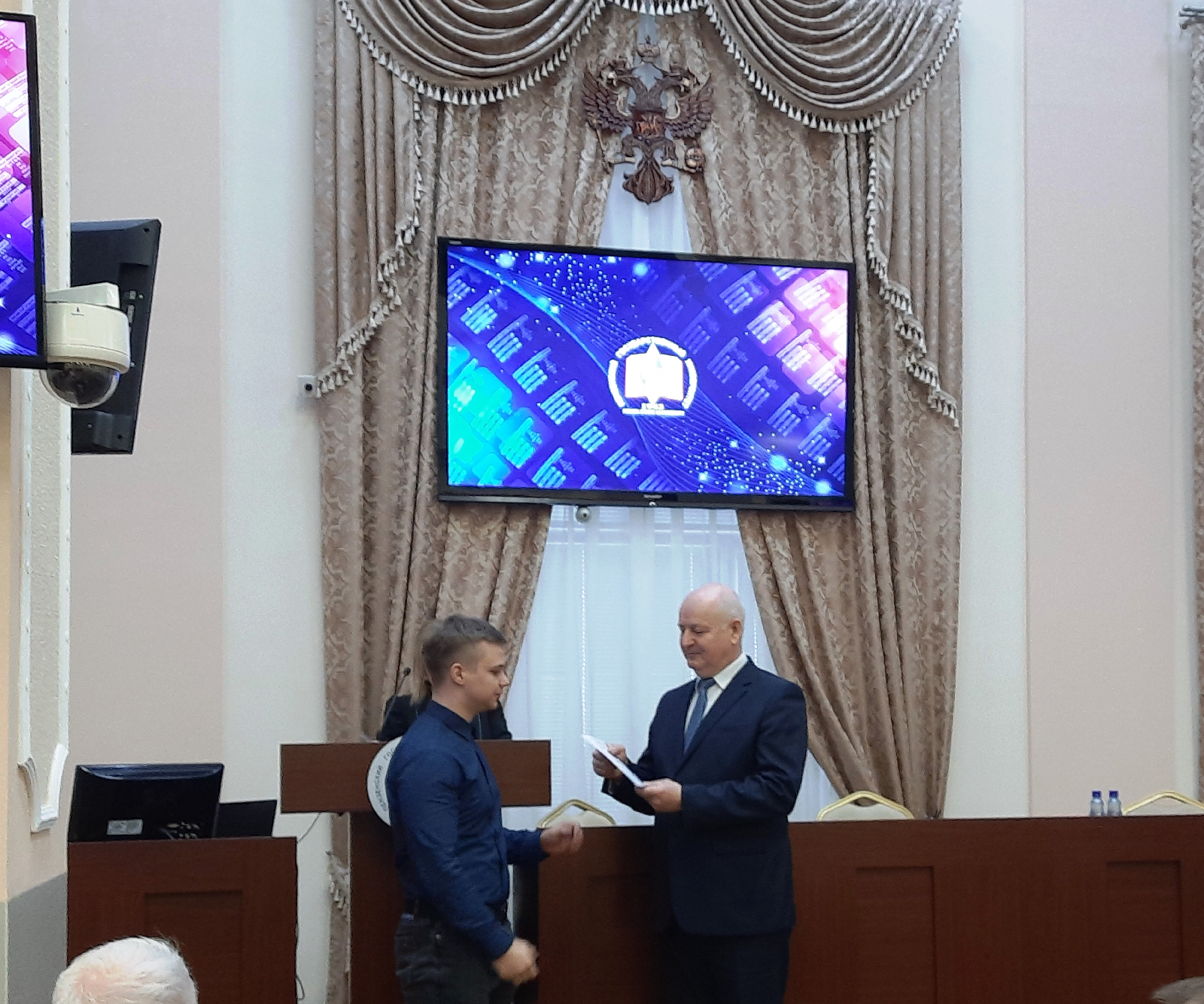 17 ноября на Ученом совете Политехнического института студентов группы 21МО1 кафедры «Сварочное, литейное производство и материаловедение» наградили дипломами победителей.